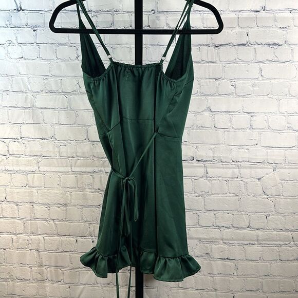 💚 Princess Polly Green Satin Wrap Mini Dress | Ruffle Hem | Size 2 - Picture 6 of 6